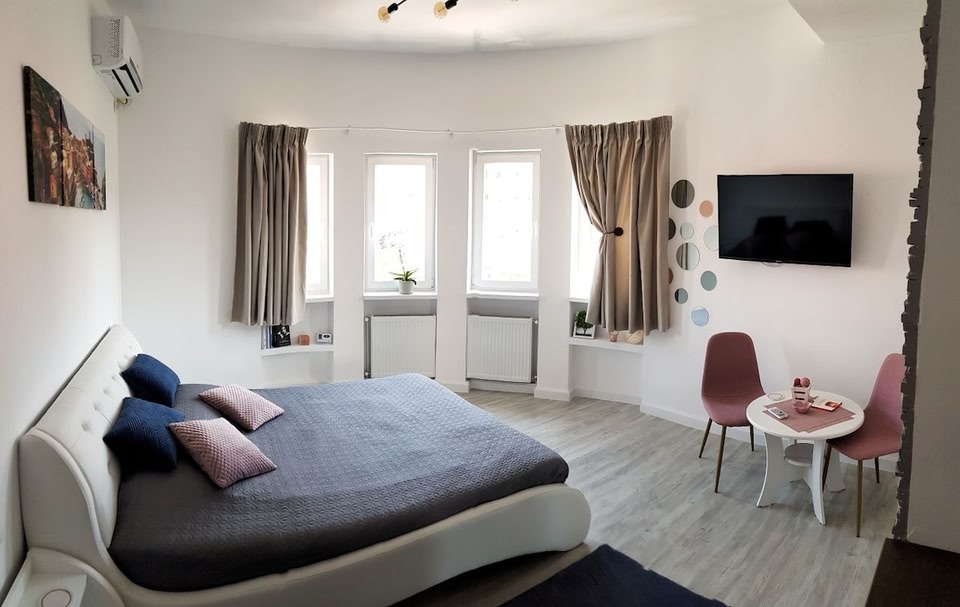 Sunny Central Suite