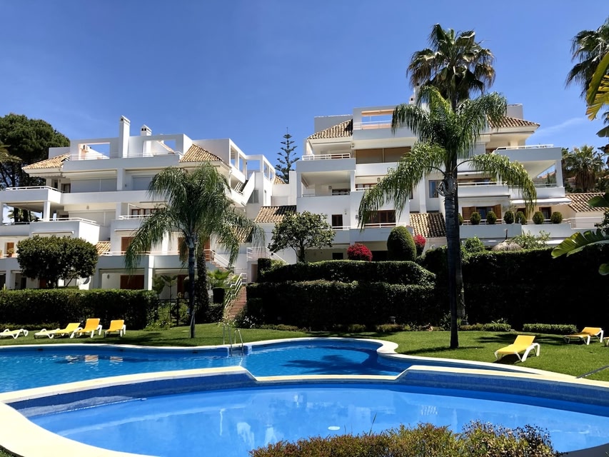 Large apt. in a Complex With 2 Pools