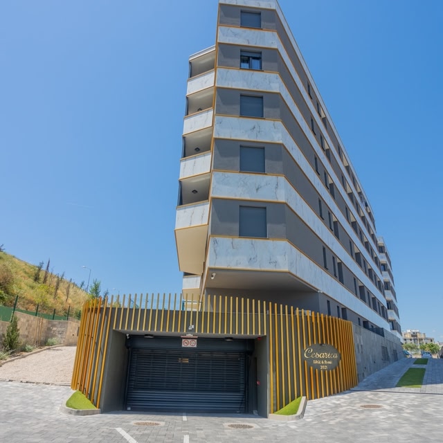 New Apartment Gold Split-with Private Parking