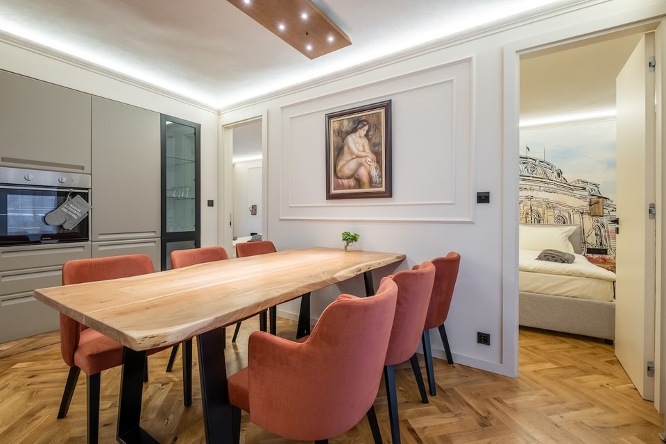 SOFapart Boutique Apt With 3 BDR + 2 BTH & Parking