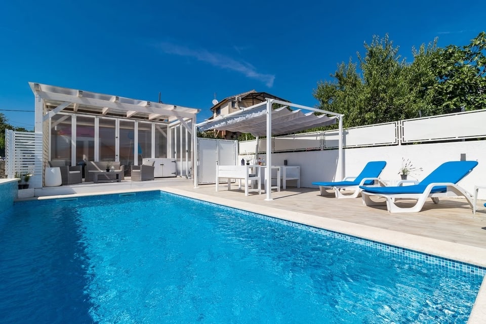 Appartamento con piscina Mare
