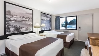 Super 8 by Wyndham Kelowna BC