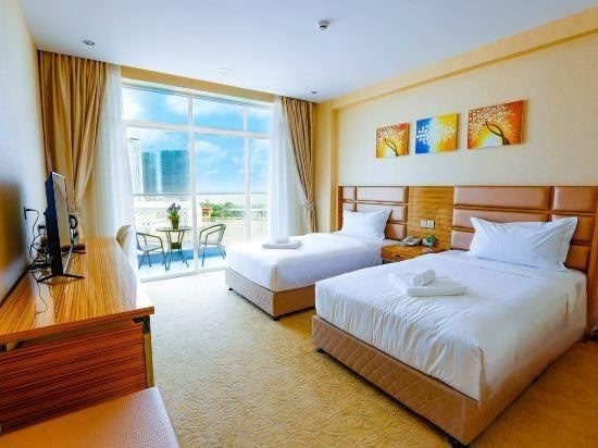 Diamond Pearl Hotel ,Phnom Penh,Royel Palace, Mekong RIver,Swimming Pool