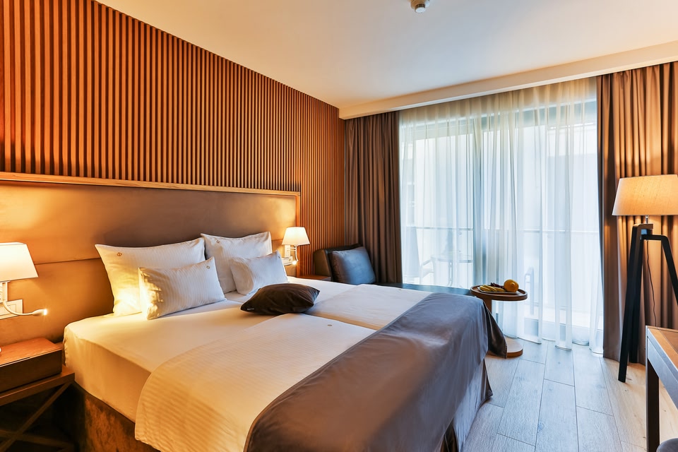 kaktus fr wohnzimmer Zeitgenssische kreative Kaktus Harz Glas 3-Licht Stehlampe fr Wohnzi   BulbSquare