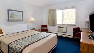 Days Inn by Wyndham Rockford I-90 Walking Distance to Casino