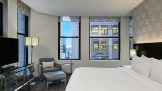 Renaissance Cincinnati Downtown Hotel