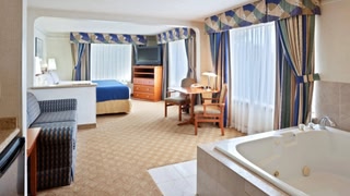 Holiday Inn Express & Suites Tacoma by IHG