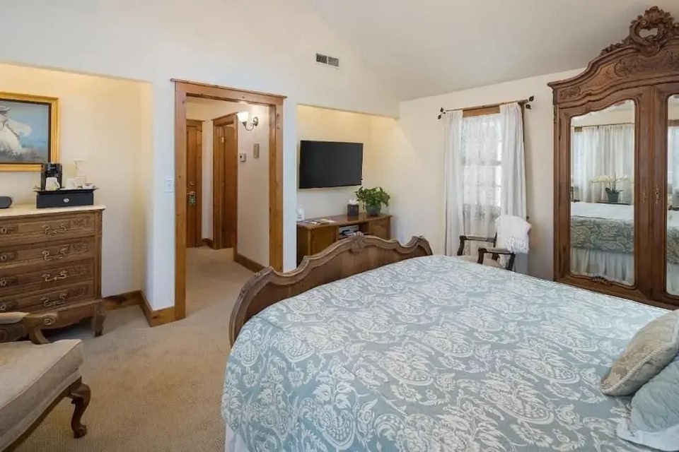 Sunflower Hill Inn