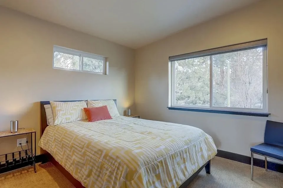 Urban Roundabout 2 Bedroom Home by Redawning