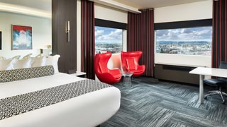 The Davenport Grand, Autograph Collection