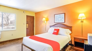 OYO Hotel Downtown Peoria I-74