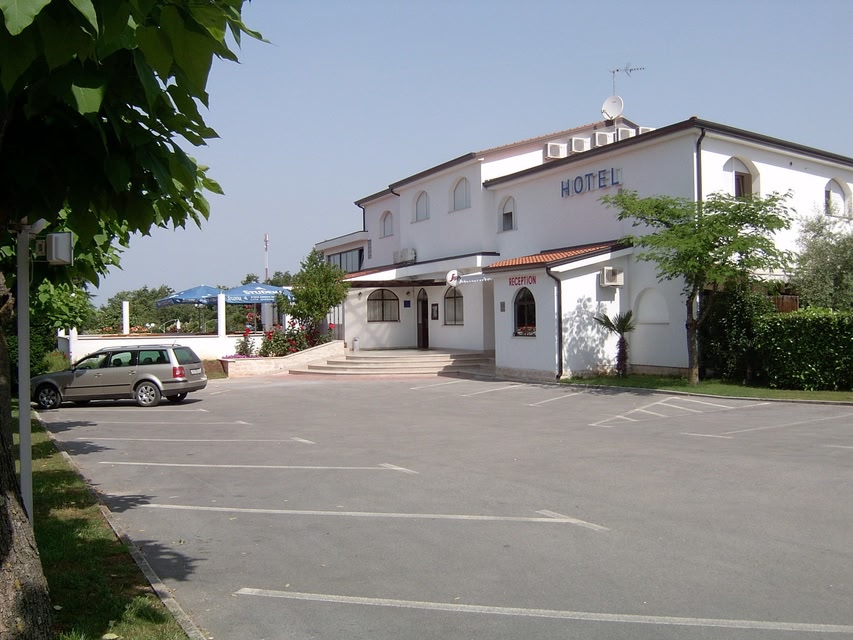 Hotel Holiday
