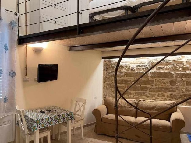 Suite Minerva: 10 Steps From Piazza Civica