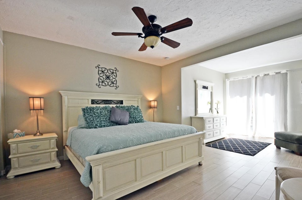 Siesta Key Actor Spacious Siesta Key Canal Front w/ Large Heated Pool, Siesta Key Hotels ...