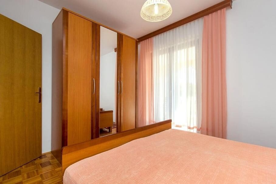 Apartments Tonimir