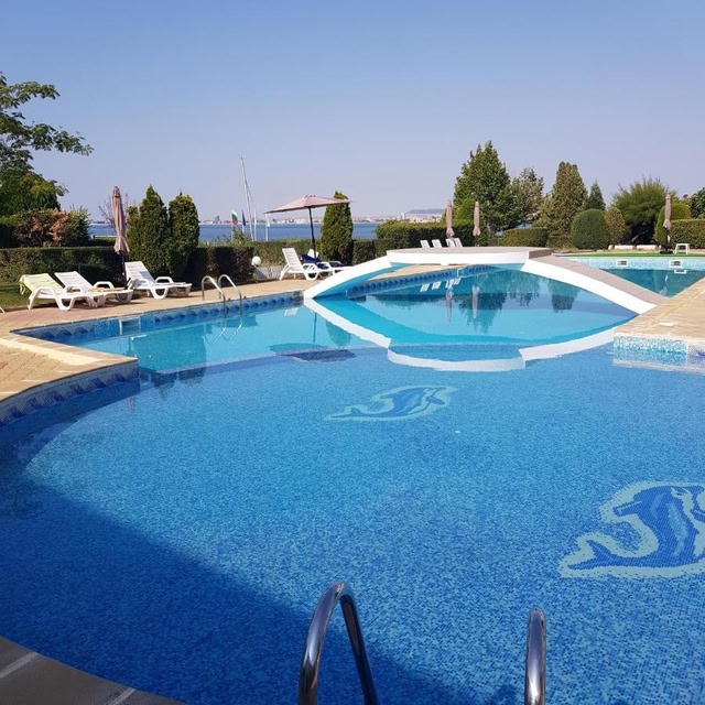 Riviera Complex 6