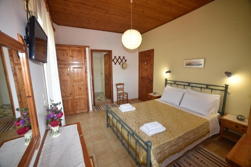 Evanthia Toroz Rooms & Studios