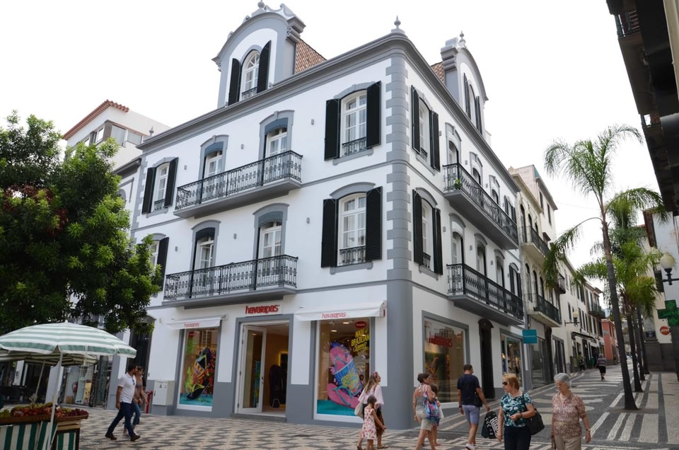 Edificio Charles 102