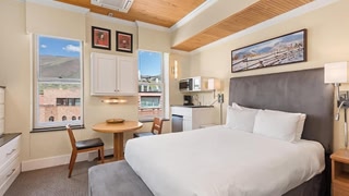 Independence Square Lodge by Frias