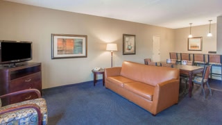 Days Inn & Suites by Wyndham Mesa Near Phoenix
