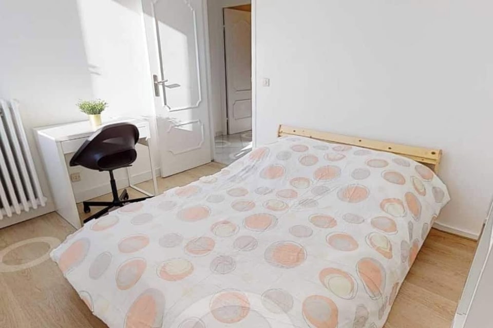 Private Room in a Shared Flat - Lyon 8 e