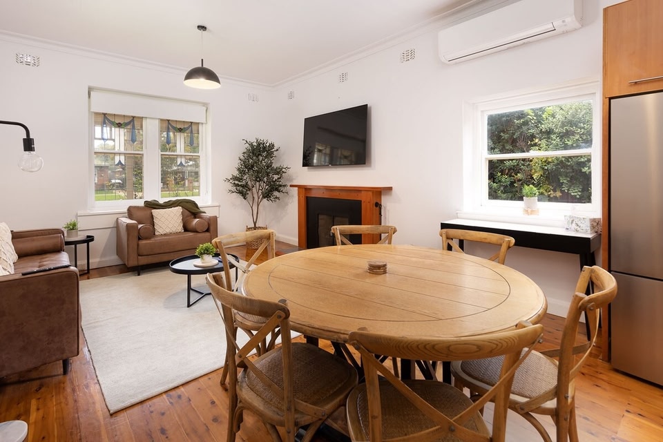 White Rabbit on Jones- Central Sophistication, South Albury Hotels ...