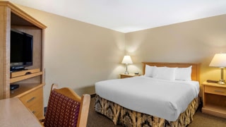 Econo Lodge Inn & Suites