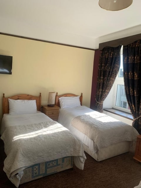 Buggle's Pub and Accommodation