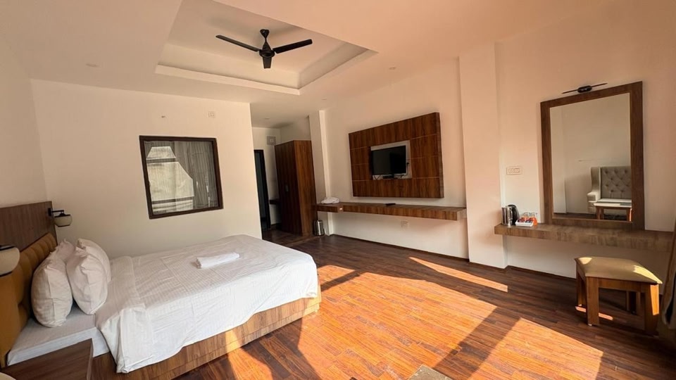 Hotel B Wings