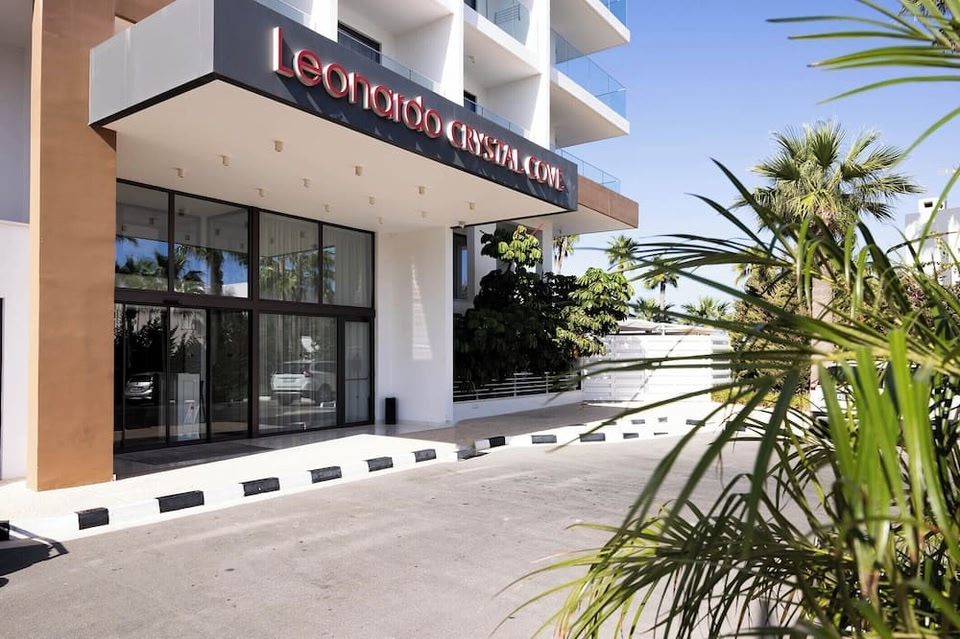 Leonardo Crystal Cove Hotel & Spa – Adults Only