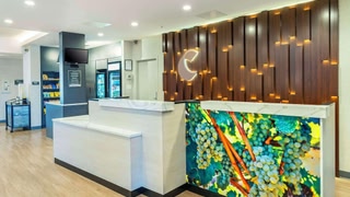 Comfort Suites Kelowna