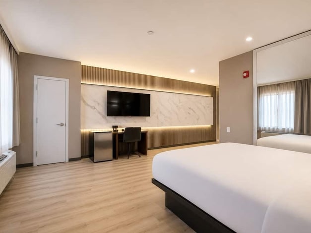 Hotel Pergola Jamaica JFK