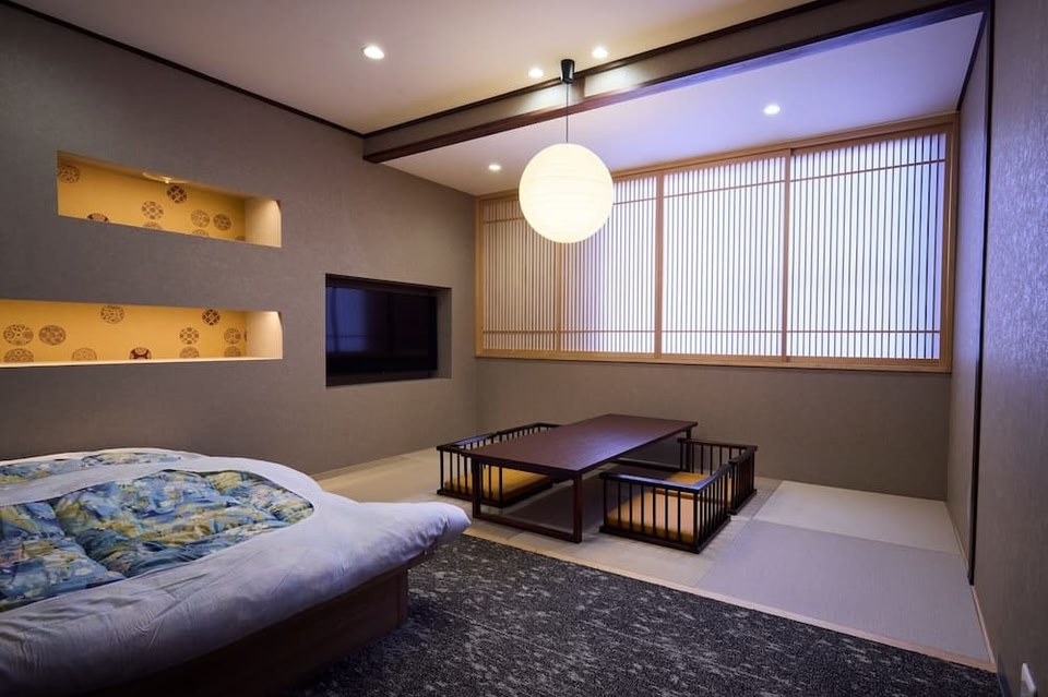 Gion Shinmonso