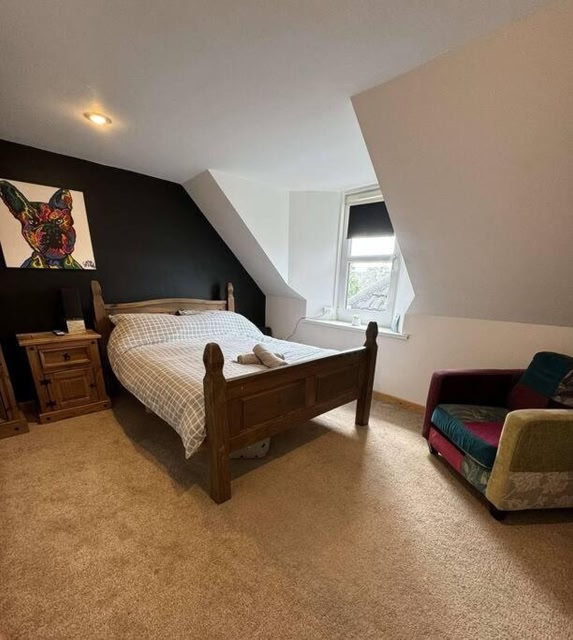 Two bed/two Bath Maisonette