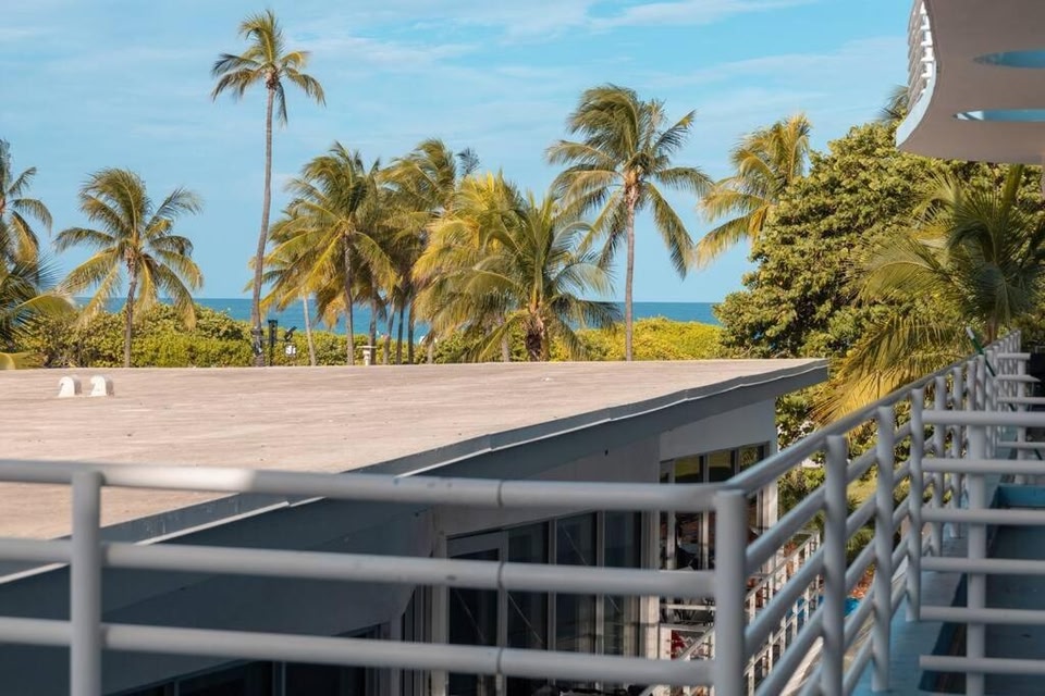 King bed Rooftop Suite Ocean Dr C304