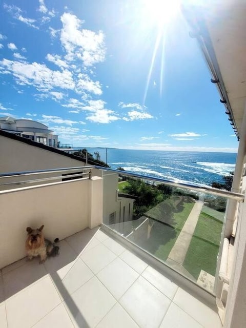 Sunny Apt on The Esplanade