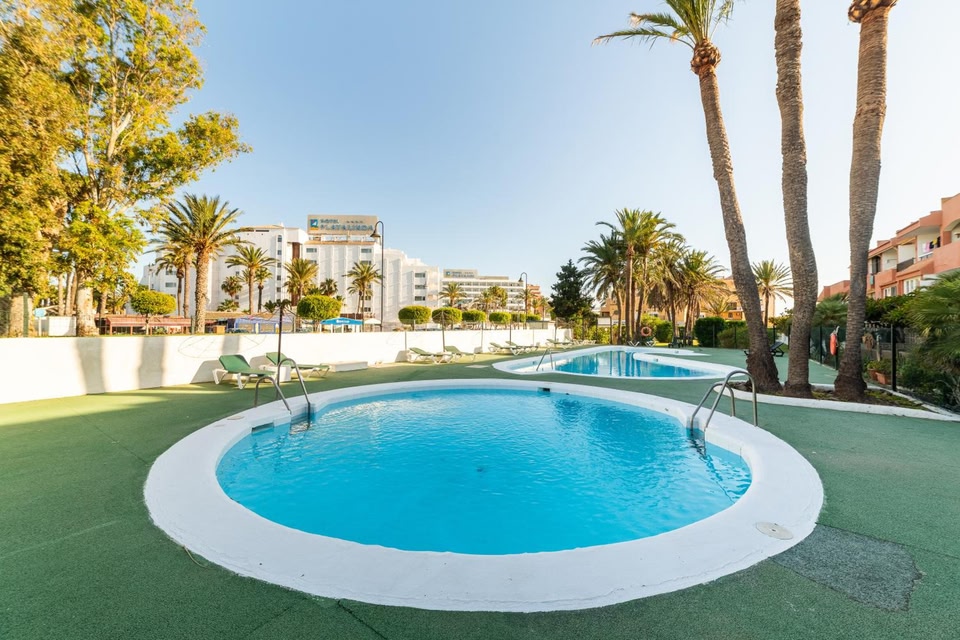 Las Buganvillas