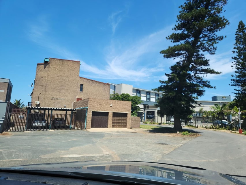11 Seesonnet Beach Flat
