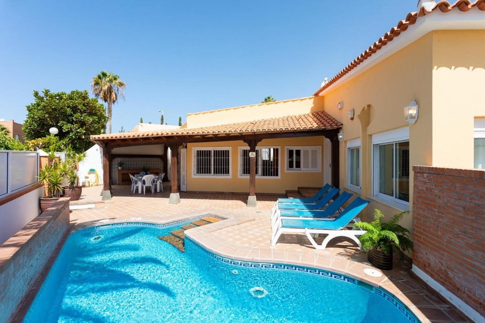Casa Ajabo With Heateable Pool