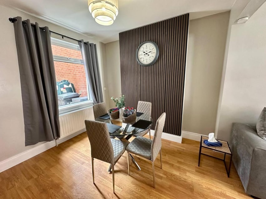 2br Ormeau Central