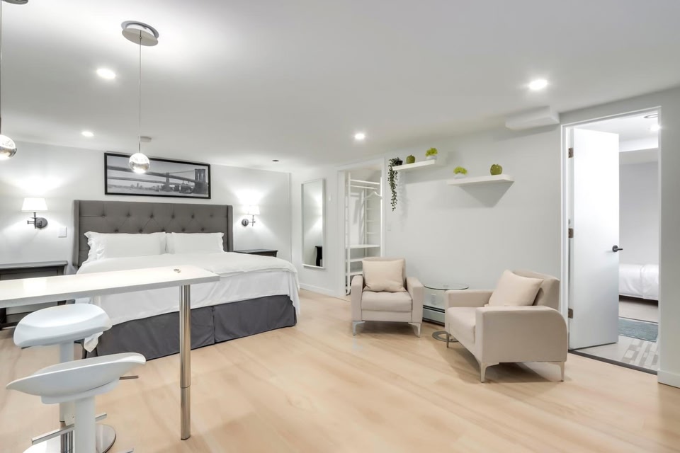 Classic King Size Guest Suite With AC