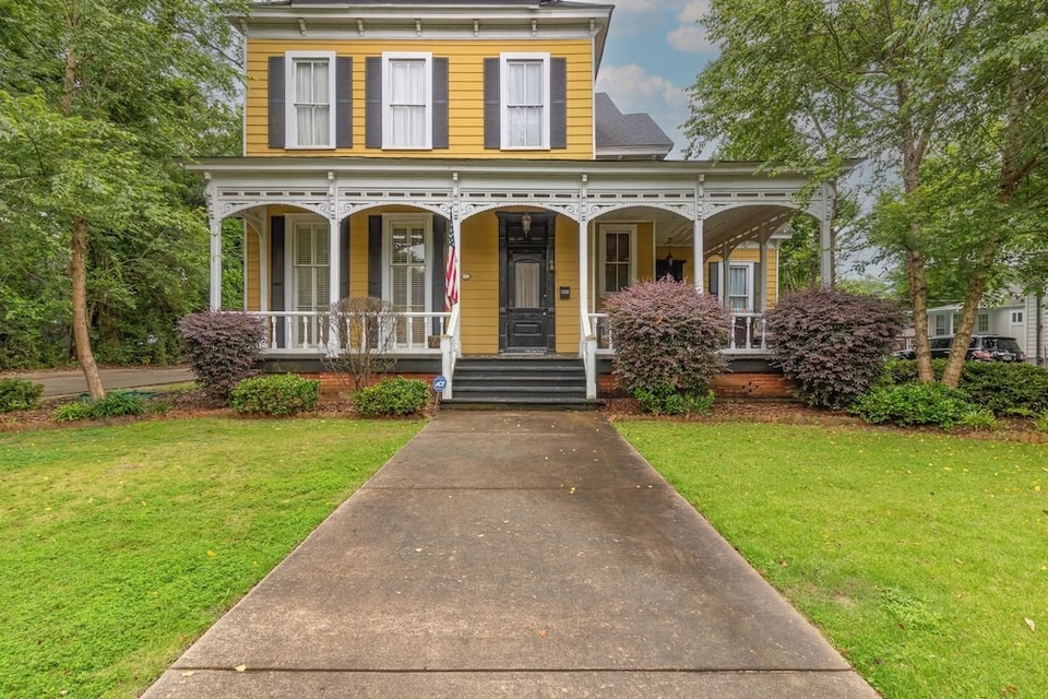 Mansion With Tiny Home Bumblebee Comfort