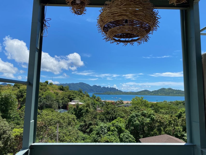 Outpost Hostel - Coron