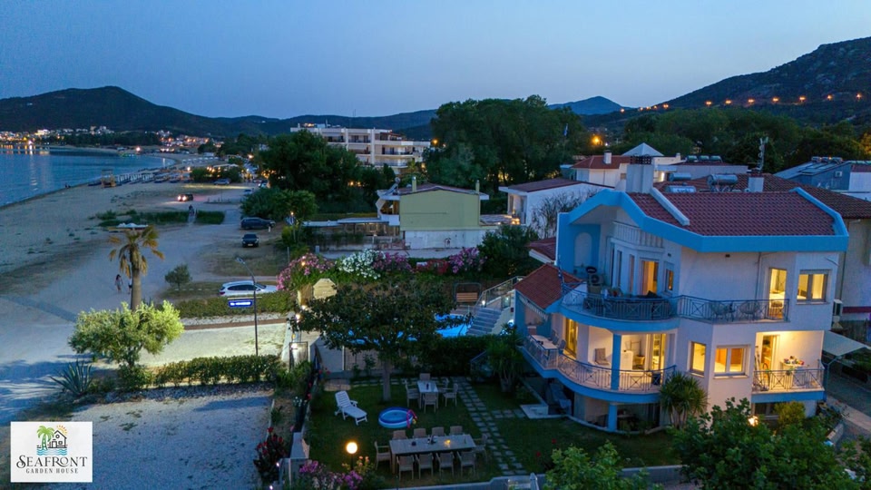 SeafrontGardenHouse Villa