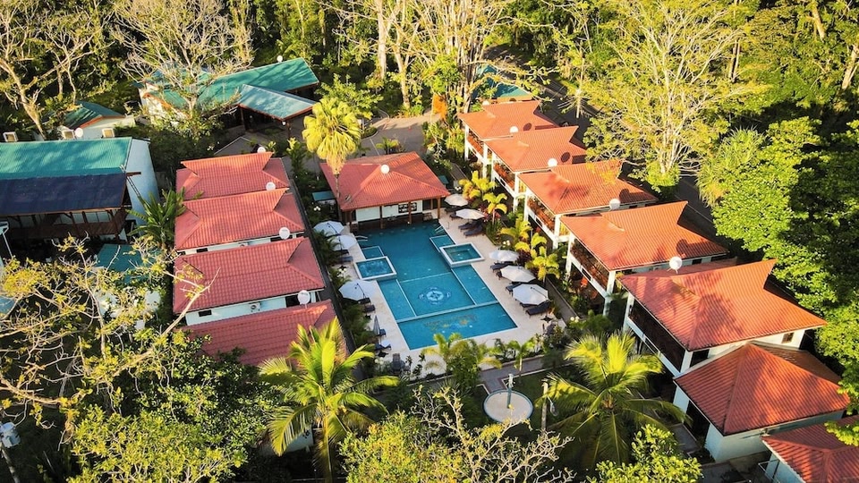 Bungalows Beachfront Hotel