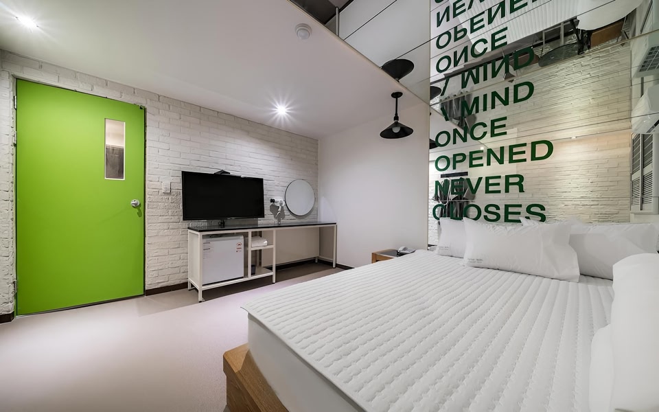 Busan Daeyeondong Hotel With