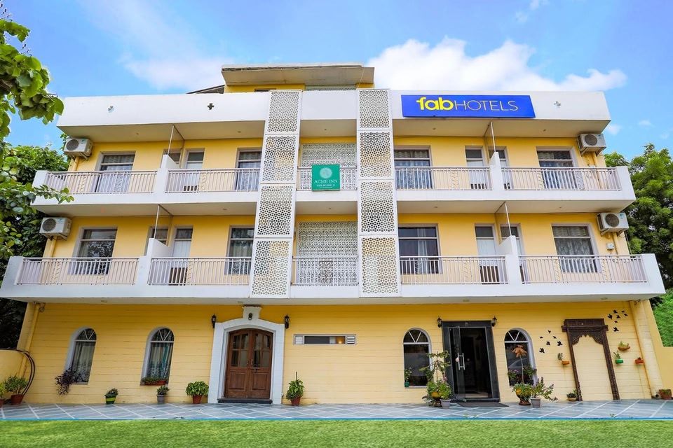 FabHotel Aravali Suites - DLF Phase 3