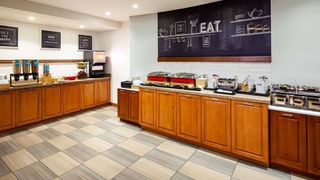 Hampton Inn & Suites St. Louis at Forest Park