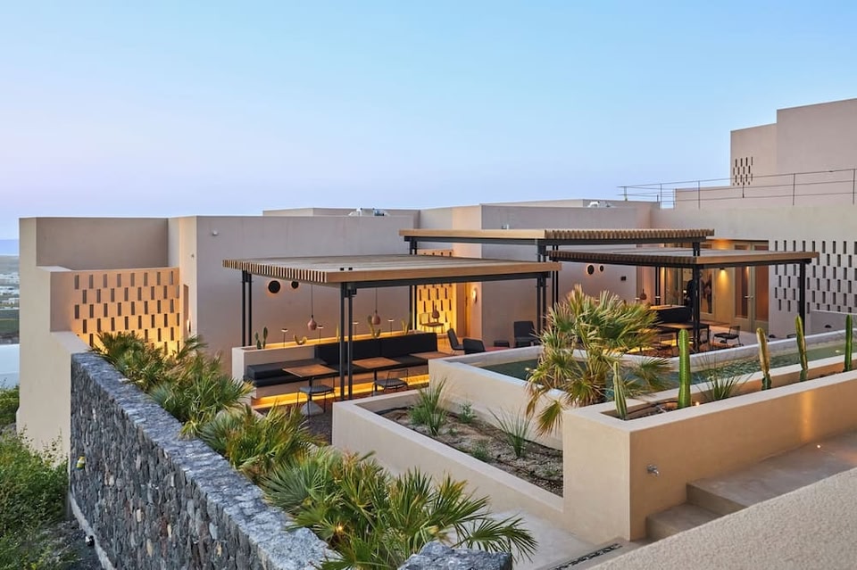 Enorme EOS Santorini - Adults Only