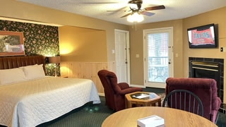 Carr's Northside Hotel and Cottages